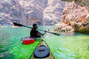 Emerald Cave ClearView Kayak Tour met shuttle